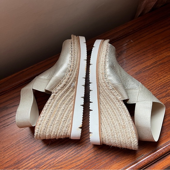 Gentle Souls by Kenneth Cole Espadrille Wedges size 7.5 NWOT in metallic leather - Picture 8 of 9